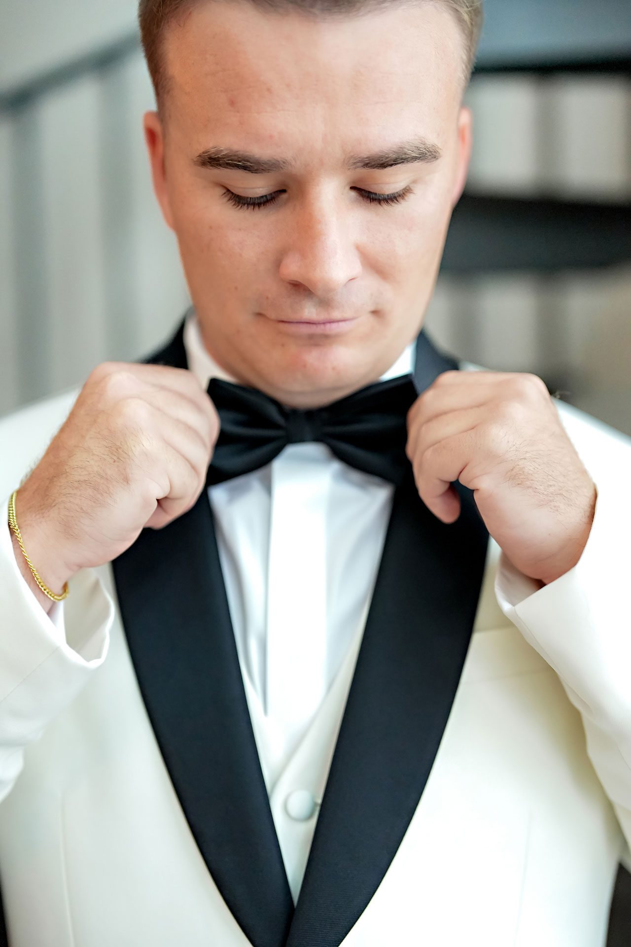 Lauren Colin Crowne Plaza Union Station Grand Hall Indianapolis Wedding 036