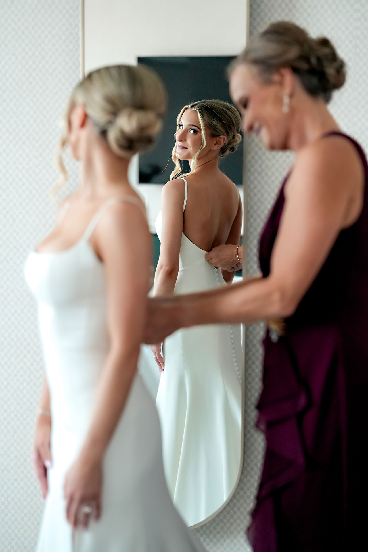 Lauren Colin Crowne Plaza Union Station Grand Hall Indianapolis Wedding 038