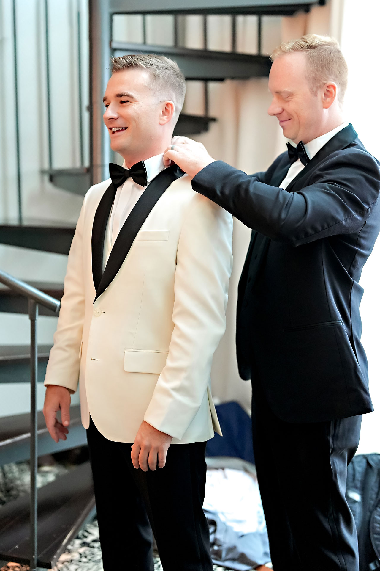 Lauren Colin Crowne Plaza Union Station Grand Hall Indianapolis Wedding 040