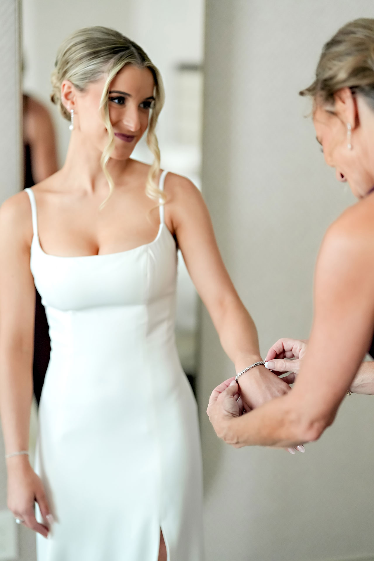 Lauren Colin Crowne Plaza Union Station Grand Hall Indianapolis Wedding 042