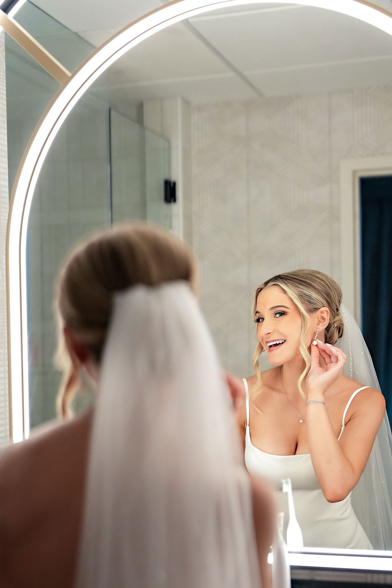 Lauren Colin Crowne Plaza Union Station Grand Hall Indianapolis Wedding 049