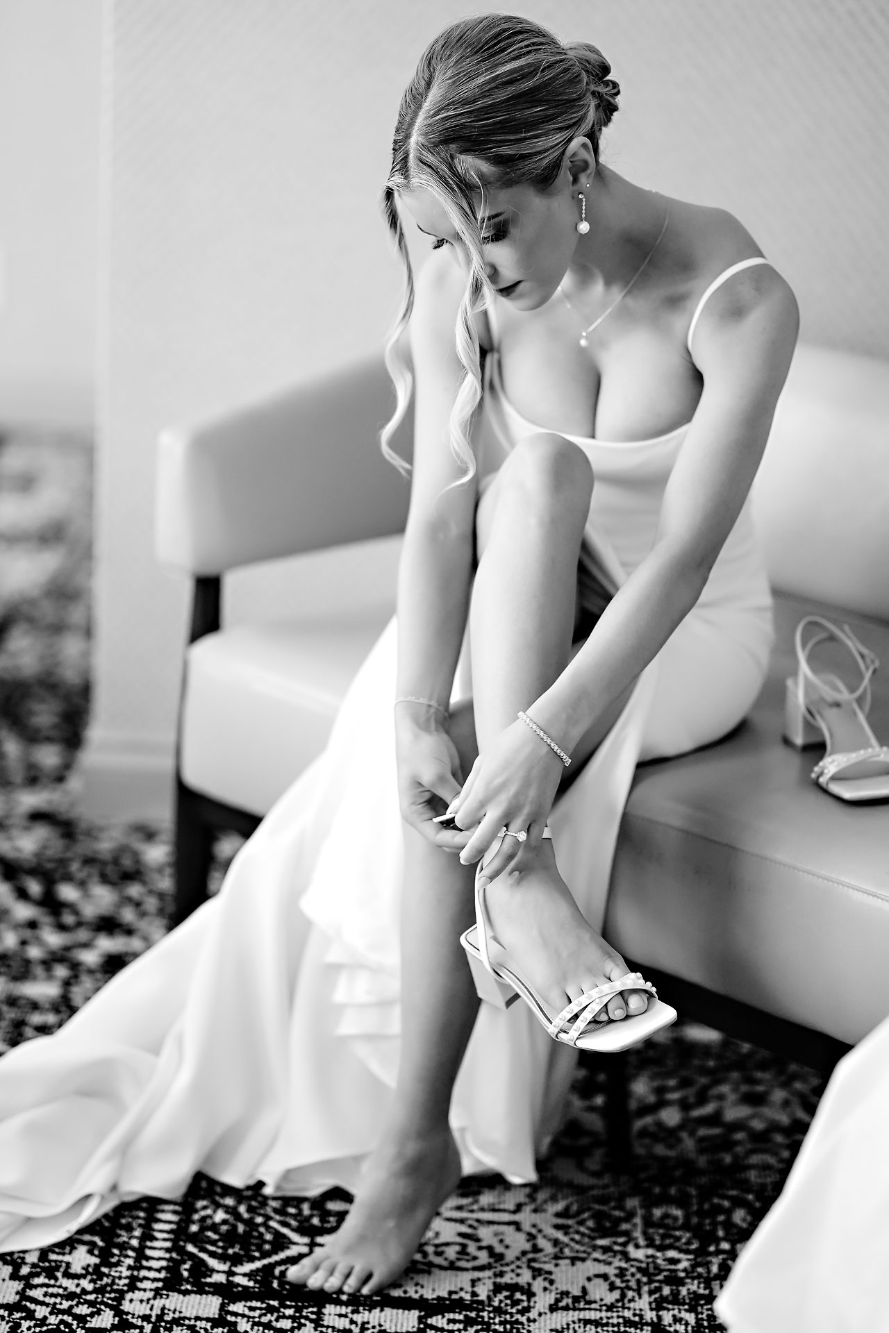 Lauren Colin Crowne Plaza Union Station Grand Hall Indianapolis Wedding 050