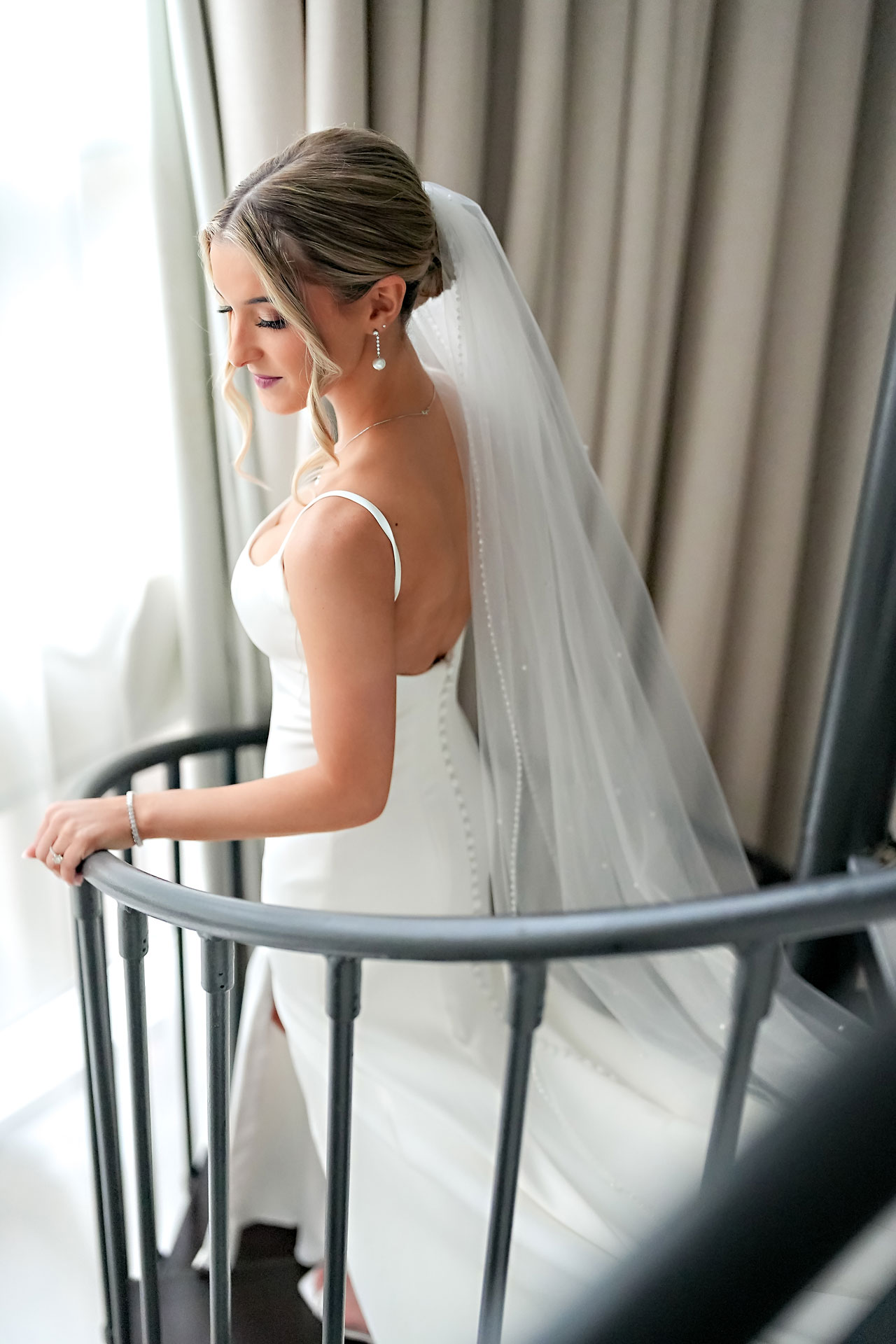 Lauren Colin Crowne Plaza Union Station Grand Hall Indianapolis Wedding 058