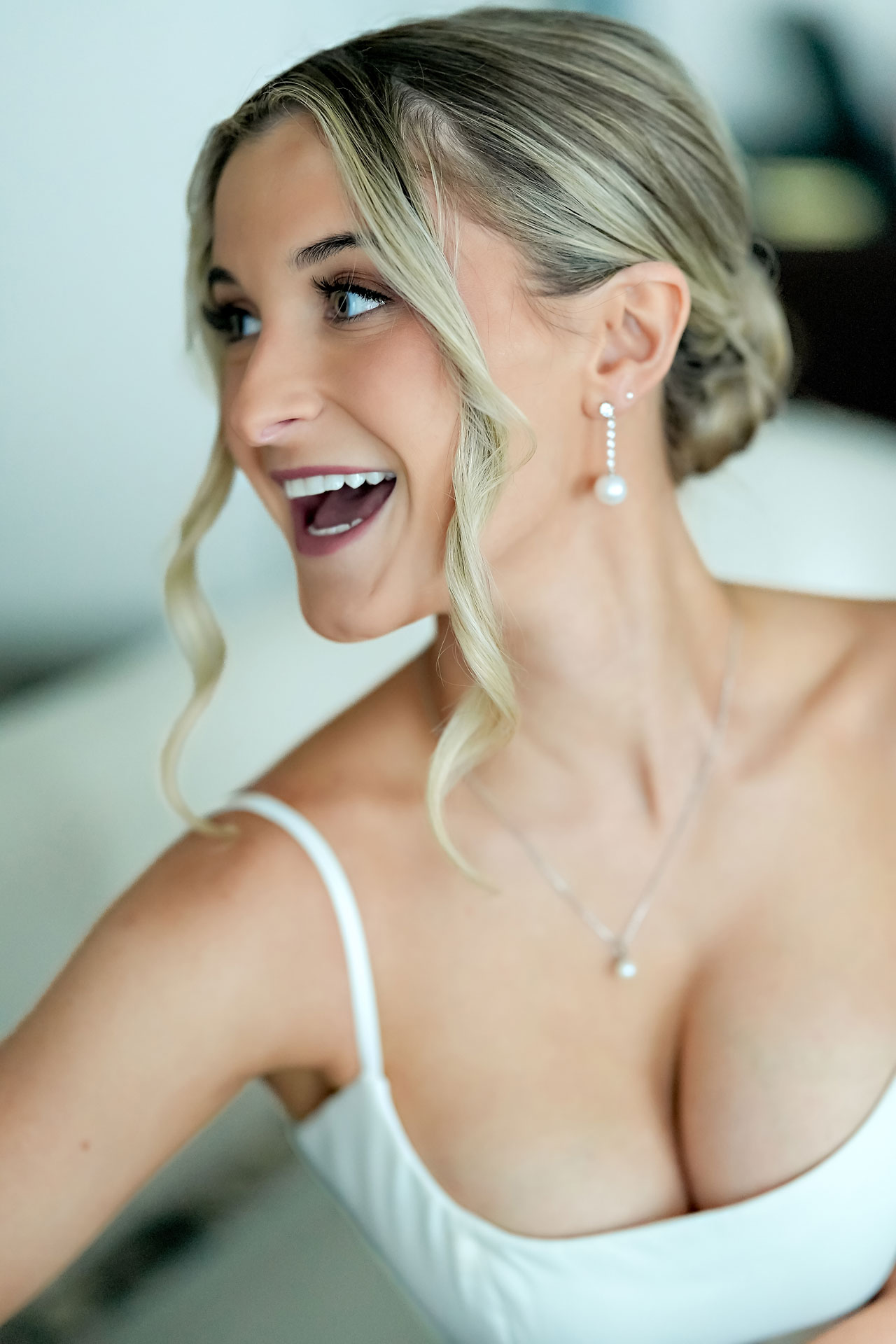 Lauren Colin Crowne Plaza Union Station Grand Hall Indianapolis Wedding 061