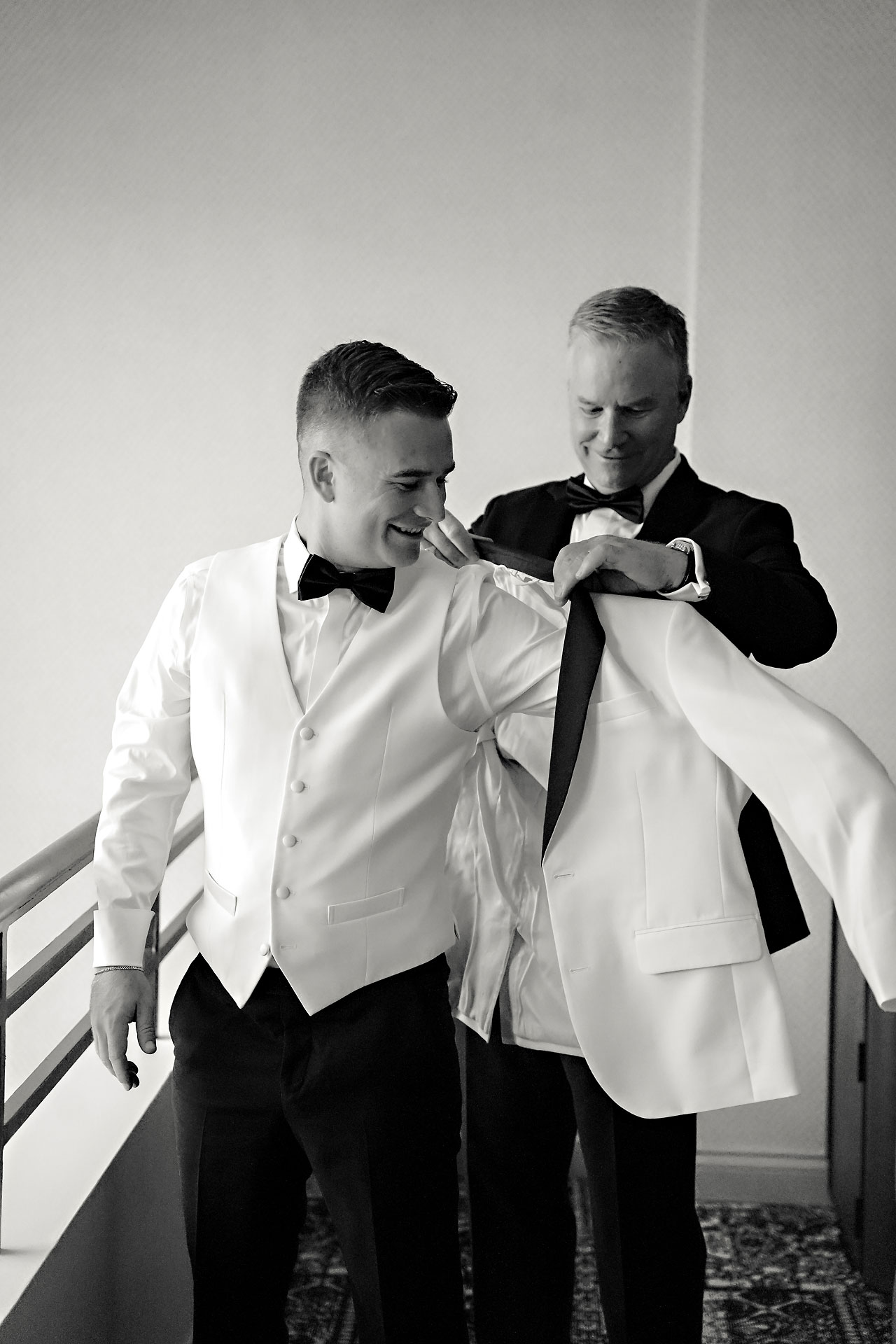 Lauren Colin Crowne Plaza Union Station Grand Hall Indianapolis Wedding 062