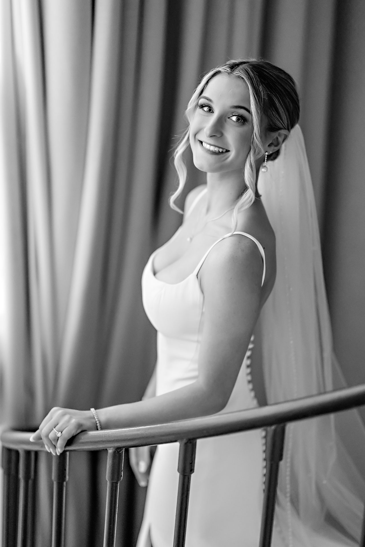 Lauren Colin Crowne Plaza Union Station Grand Hall Indianapolis Wedding 063