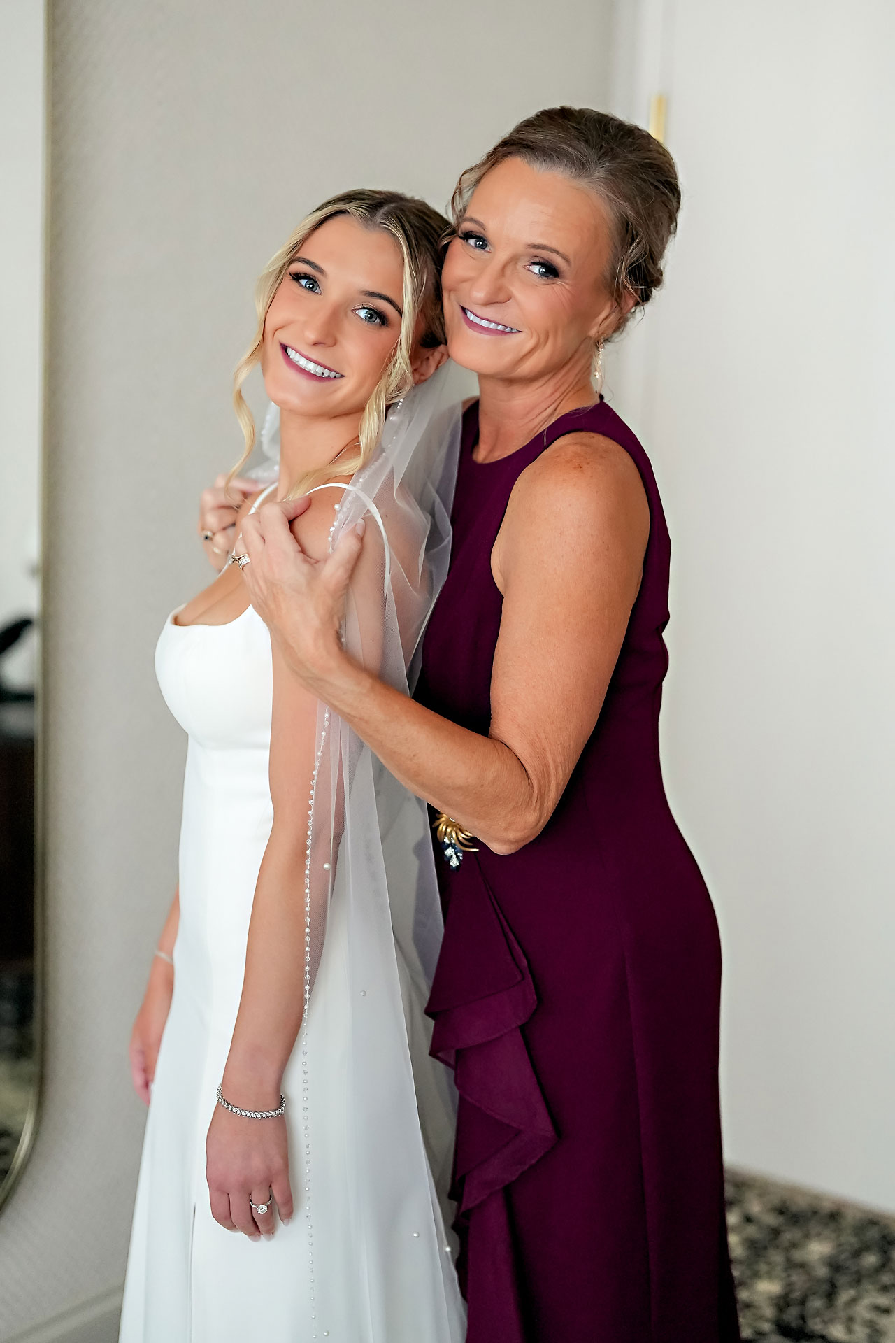 Lauren Colin Crowne Plaza Union Station Grand Hall Indianapolis Wedding 064