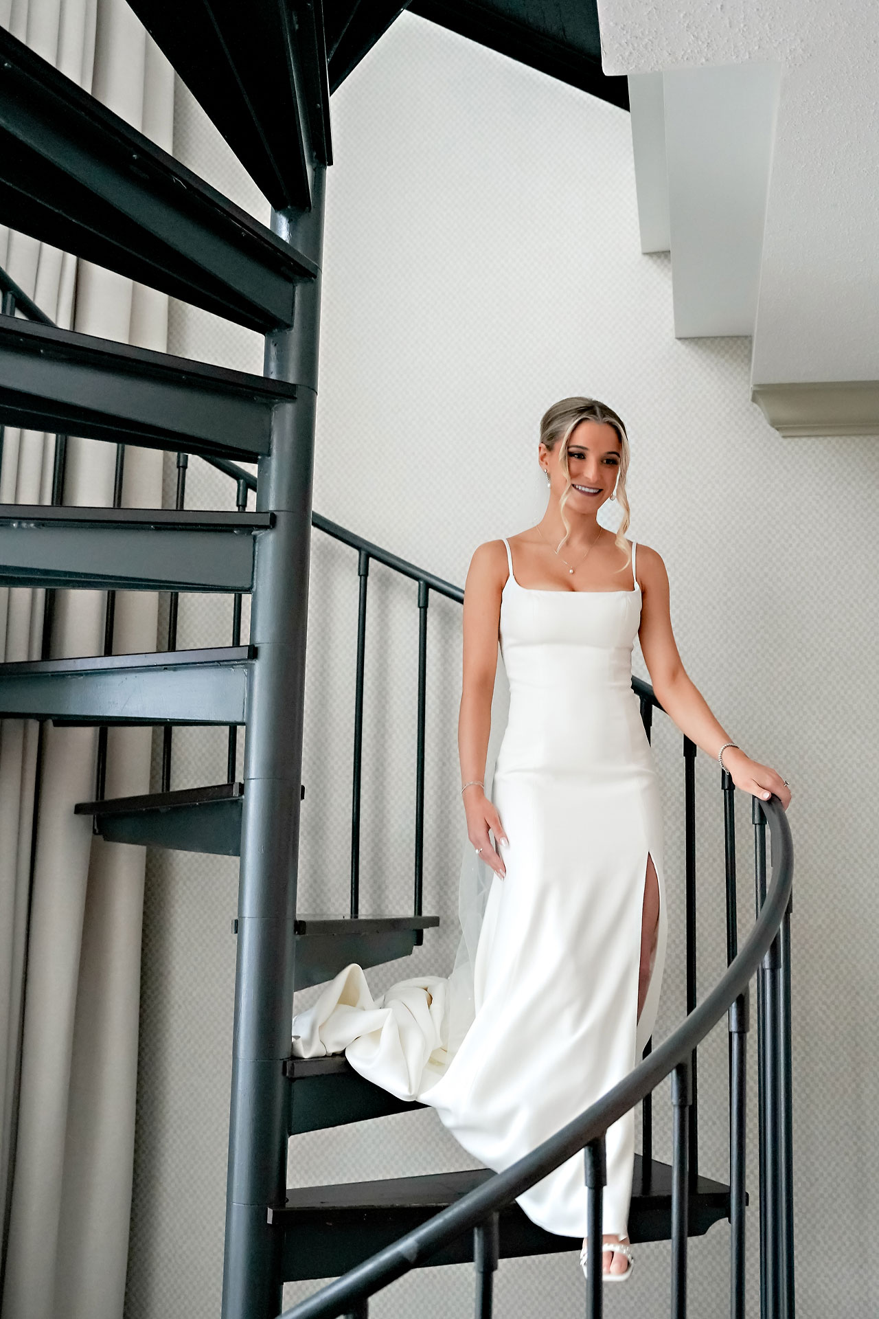 Lauren Colin Crowne Plaza Union Station Grand Hall Indianapolis Wedding 065