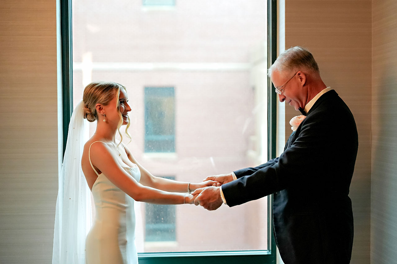 Lauren Colin Crowne Plaza Union Station Grand Hall Indianapolis Wedding 080
