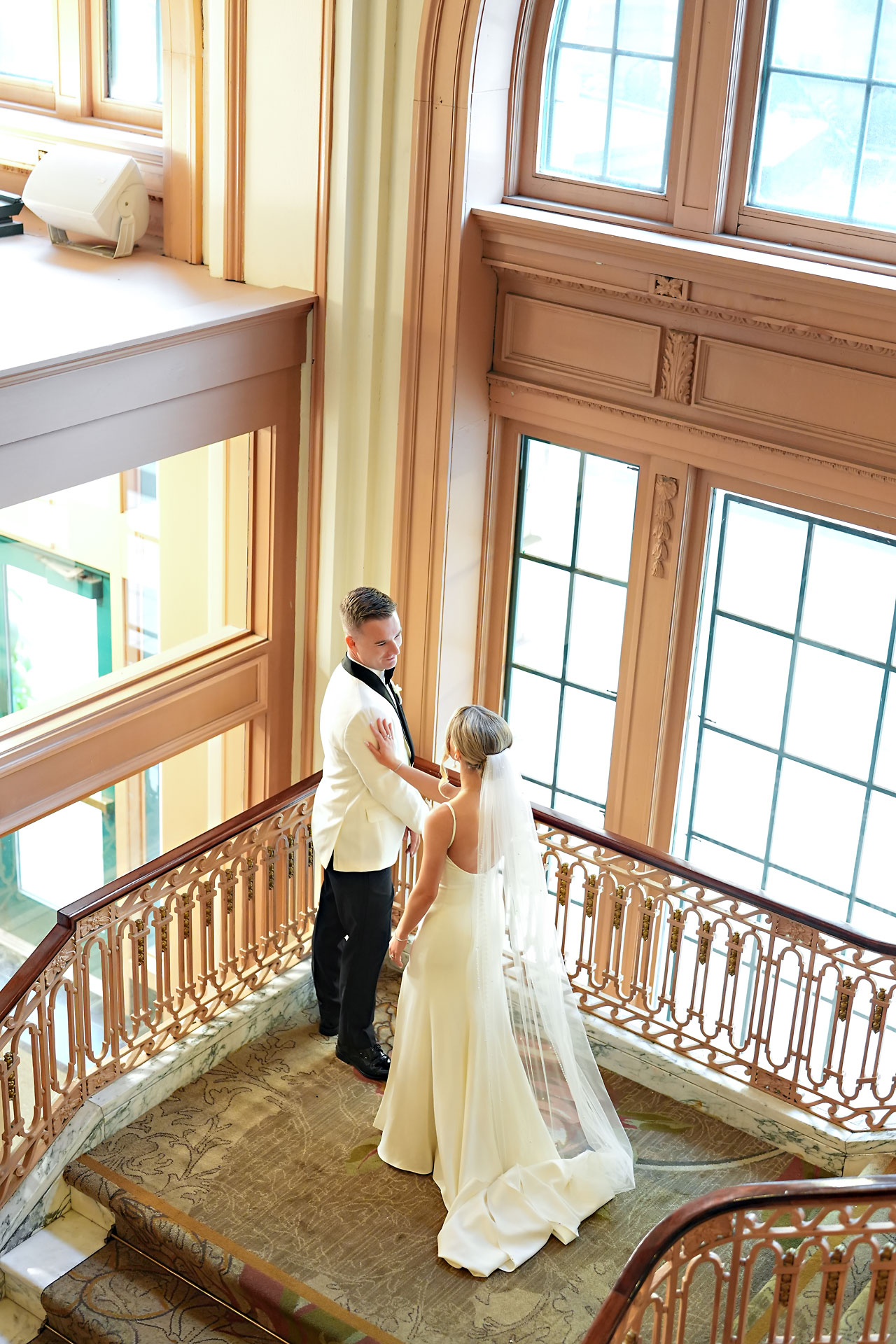 Lauren Colin Crowne Plaza Union Station Grand Hall Indianapolis Wedding 083