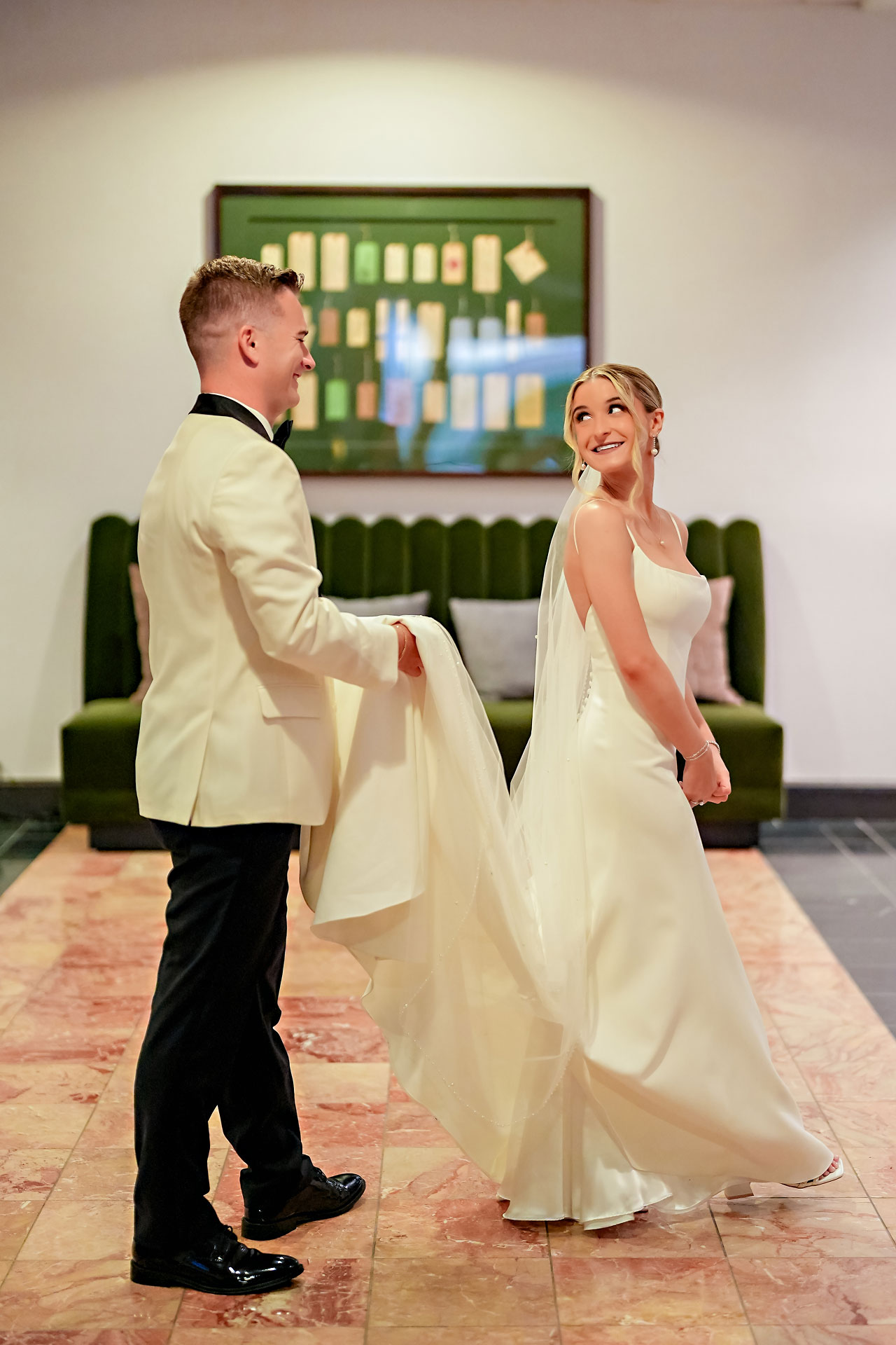 Lauren Colin Crowne Plaza Union Station Grand Hall Indianapolis Wedding 091