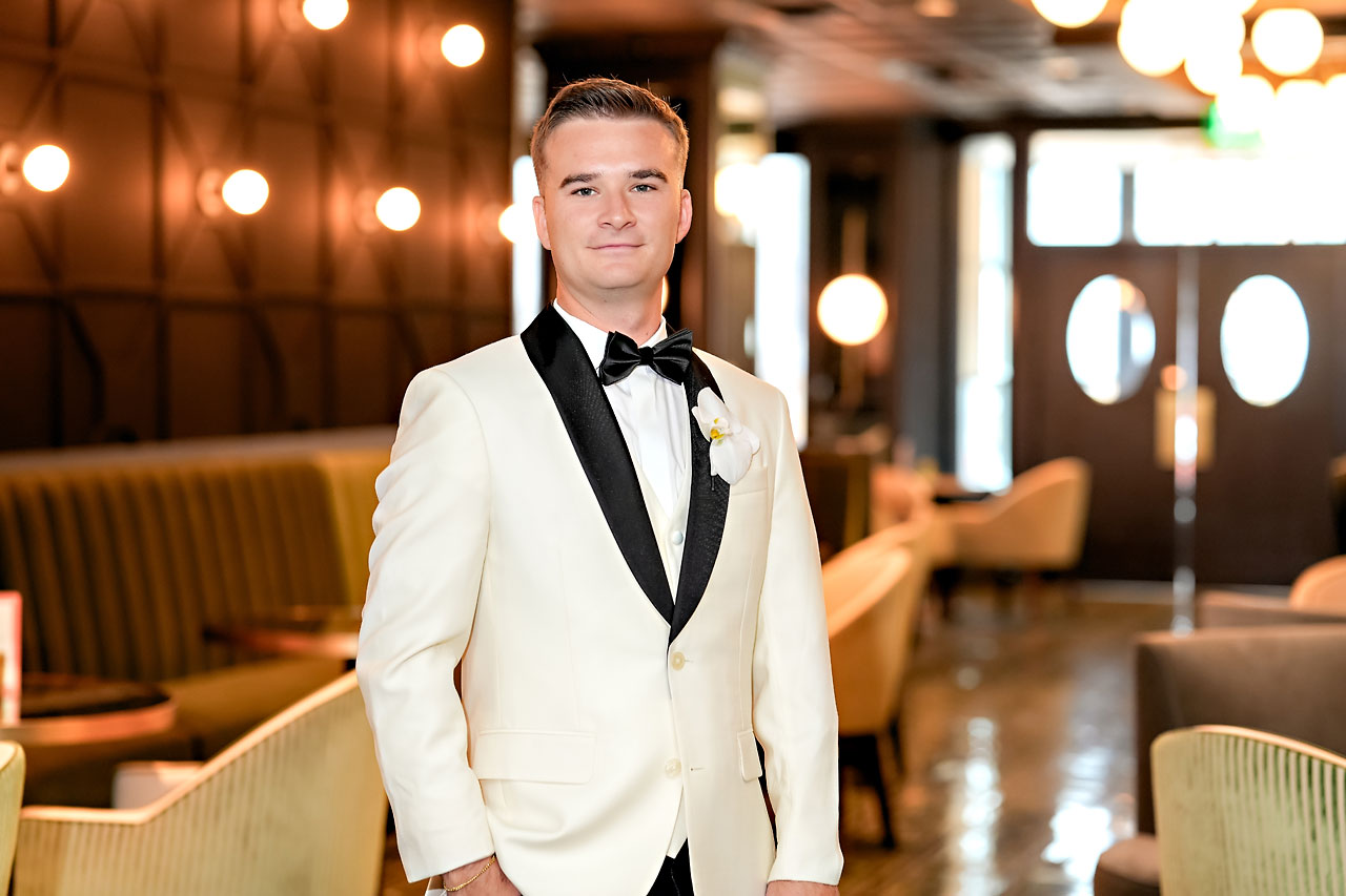 Lauren Colin Crowne Plaza Union Station Grand Hall Indianapolis Wedding 112