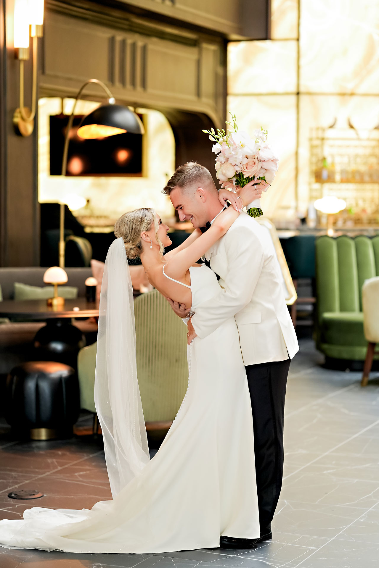 Lauren Colin Crowne Plaza Union Station Grand Hall Indianapolis Wedding 144