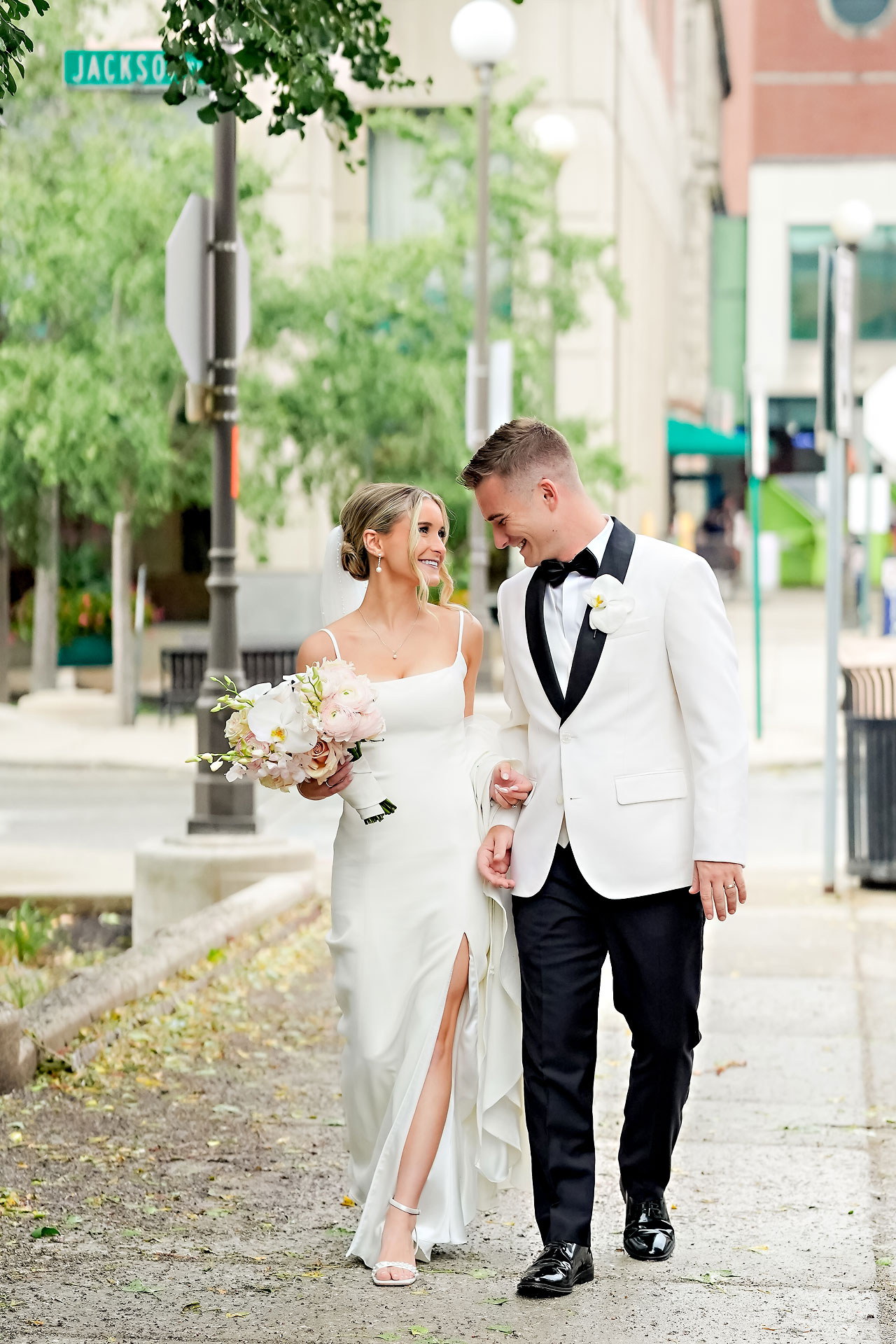 Lauren Colin Crowne Plaza Union Station Grand Hall Indianapolis Wedding 199