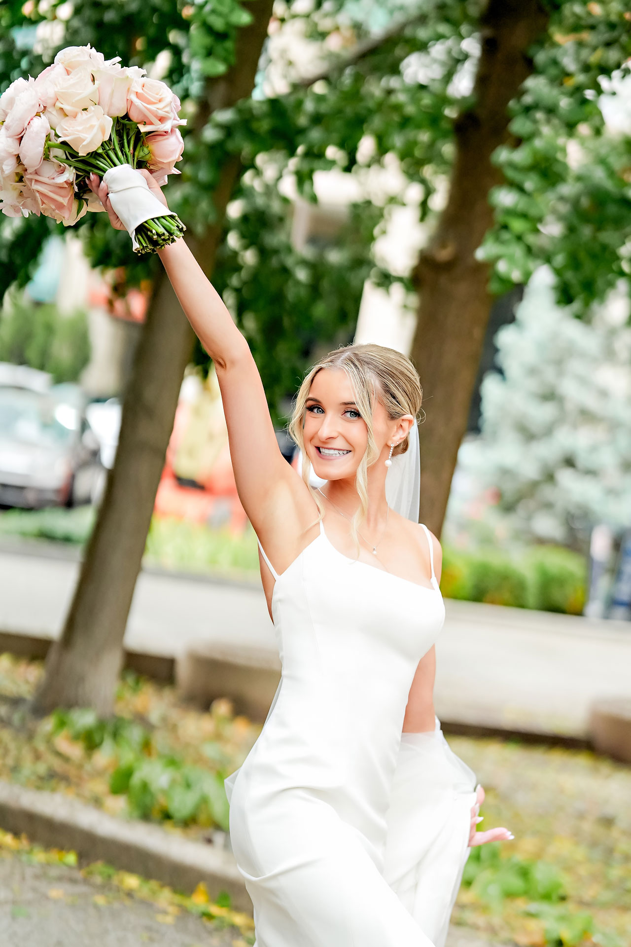 Lauren Colin Crowne Plaza Union Station Grand Hall Indianapolis Wedding 202