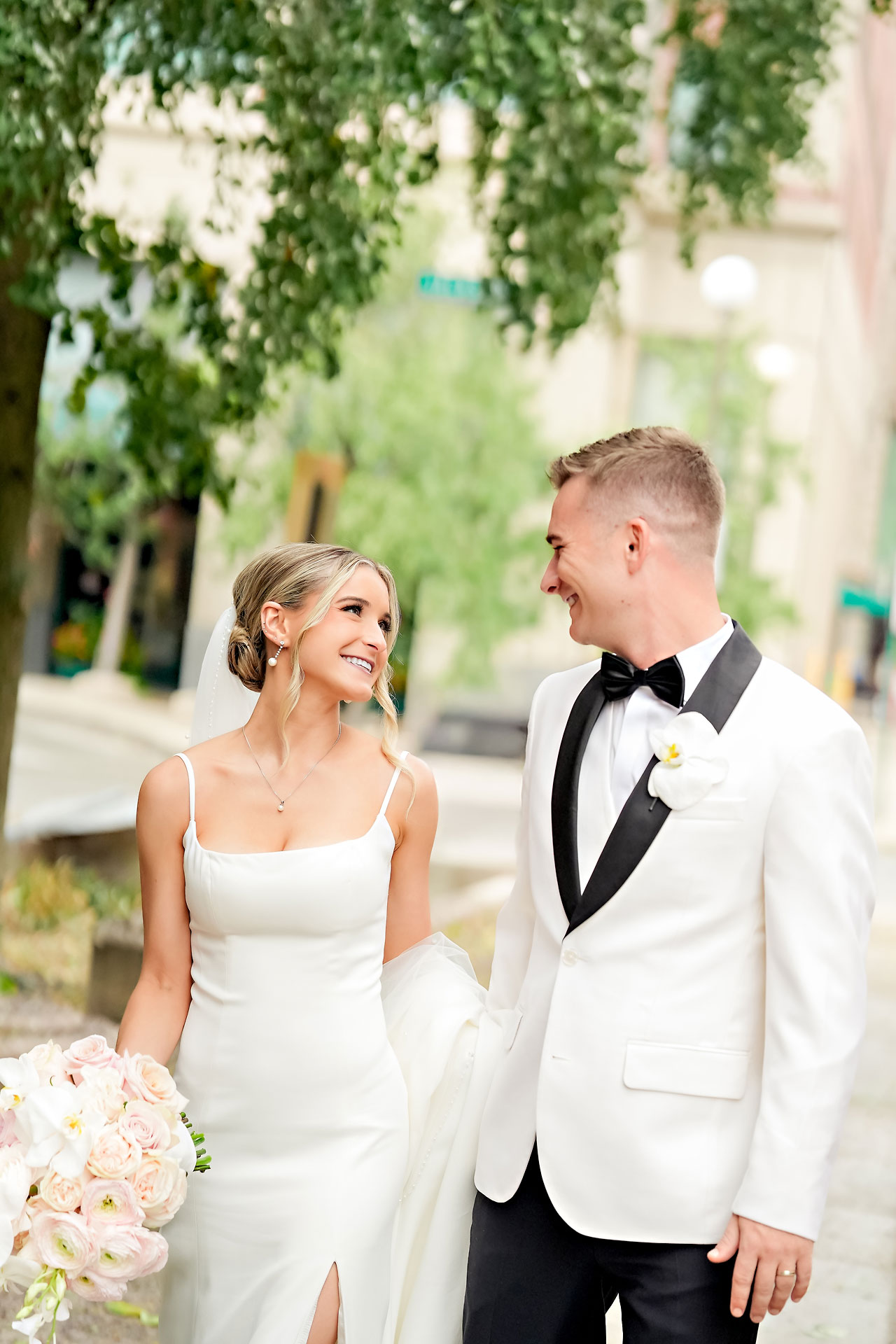 Lauren Colin Crowne Plaza Union Station Grand Hall Indianapolis Wedding 204