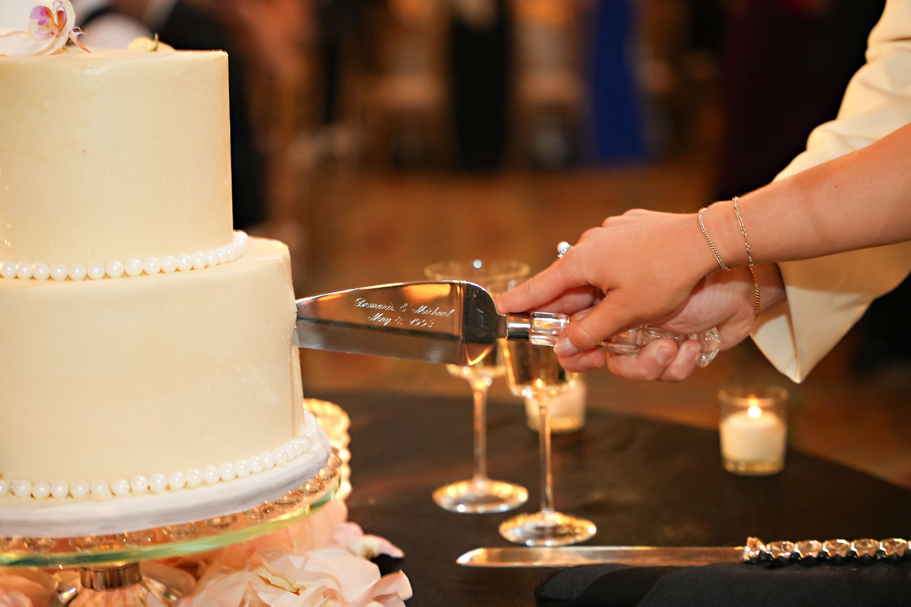 Lauren Colin Crowne Plaza Union Station Grand Hall Indianapolis Wedding 277