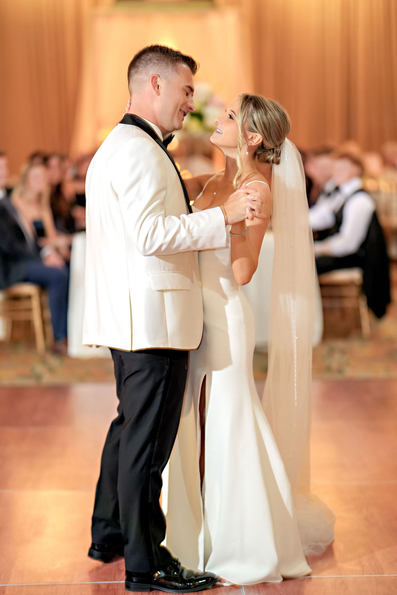 Lauren Colin Crowne Plaza Union Station Grand Hall Indianapolis Wedding 280