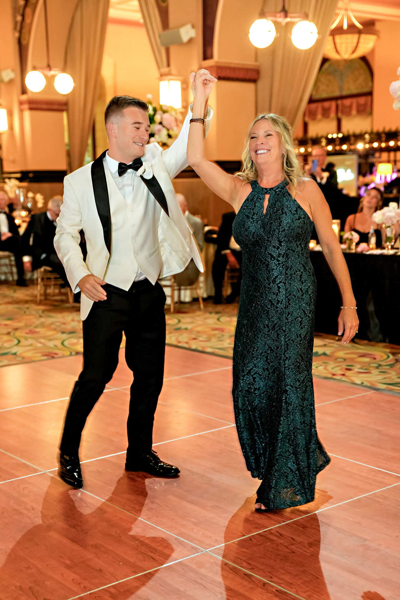 Lauren Colin Crowne Plaza Union Station Grand Hall Indianapolis Wedding 305